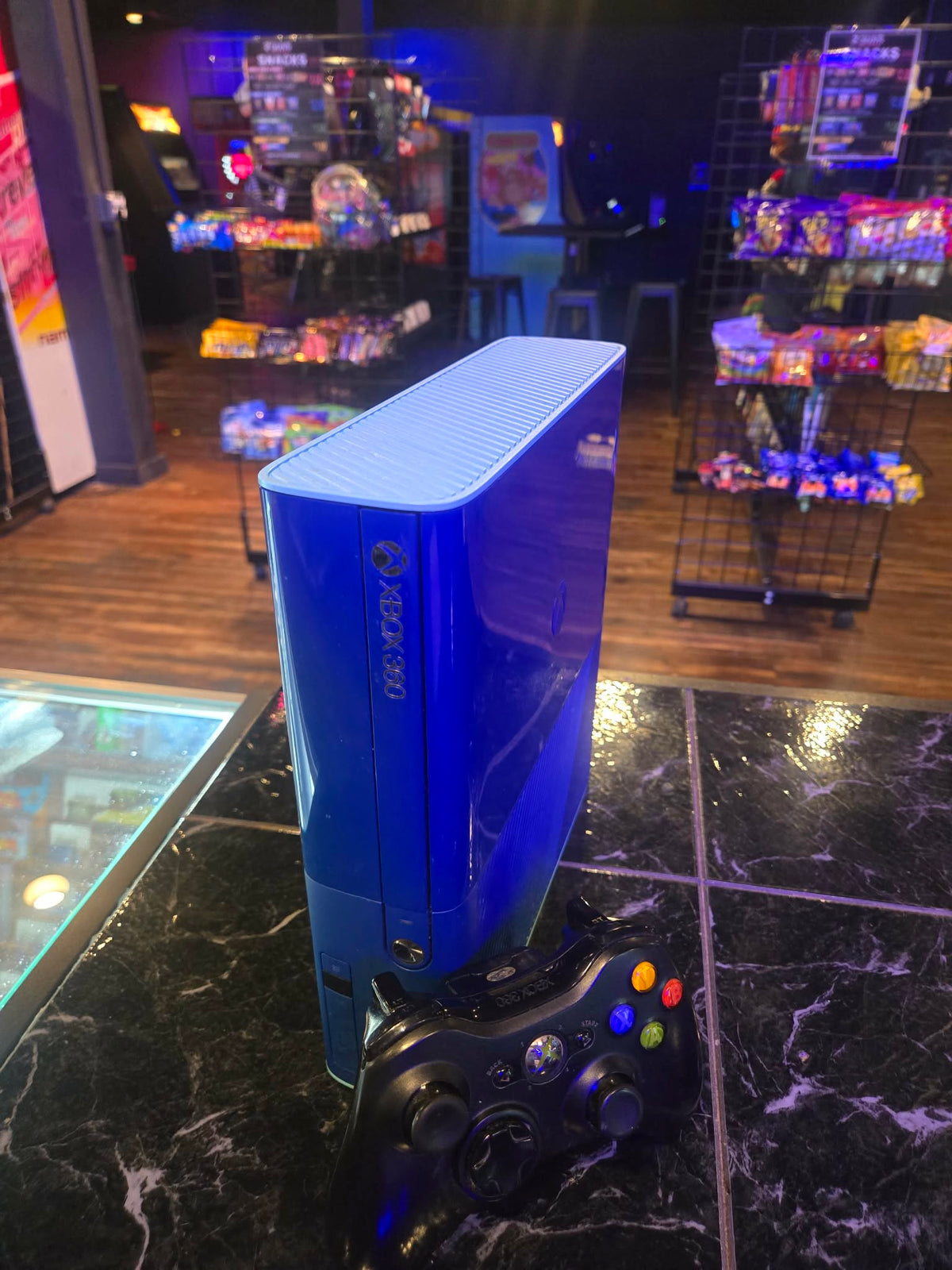 2 Guns Retro - Xbox 360 E Console 500GB Blue Call of Duty Edition - Video Game - Xbox 360